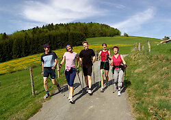 Nordic-Walking in Bayern im Nordic-Walking Park in Spiegelau.